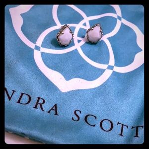 ⭐️Kendra Scott “Tessa” studs⭐️